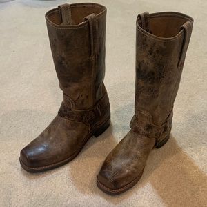 NIB Frye Harness Boots- Vintage Chocolate Size 9 Women’s / 7 Men’s